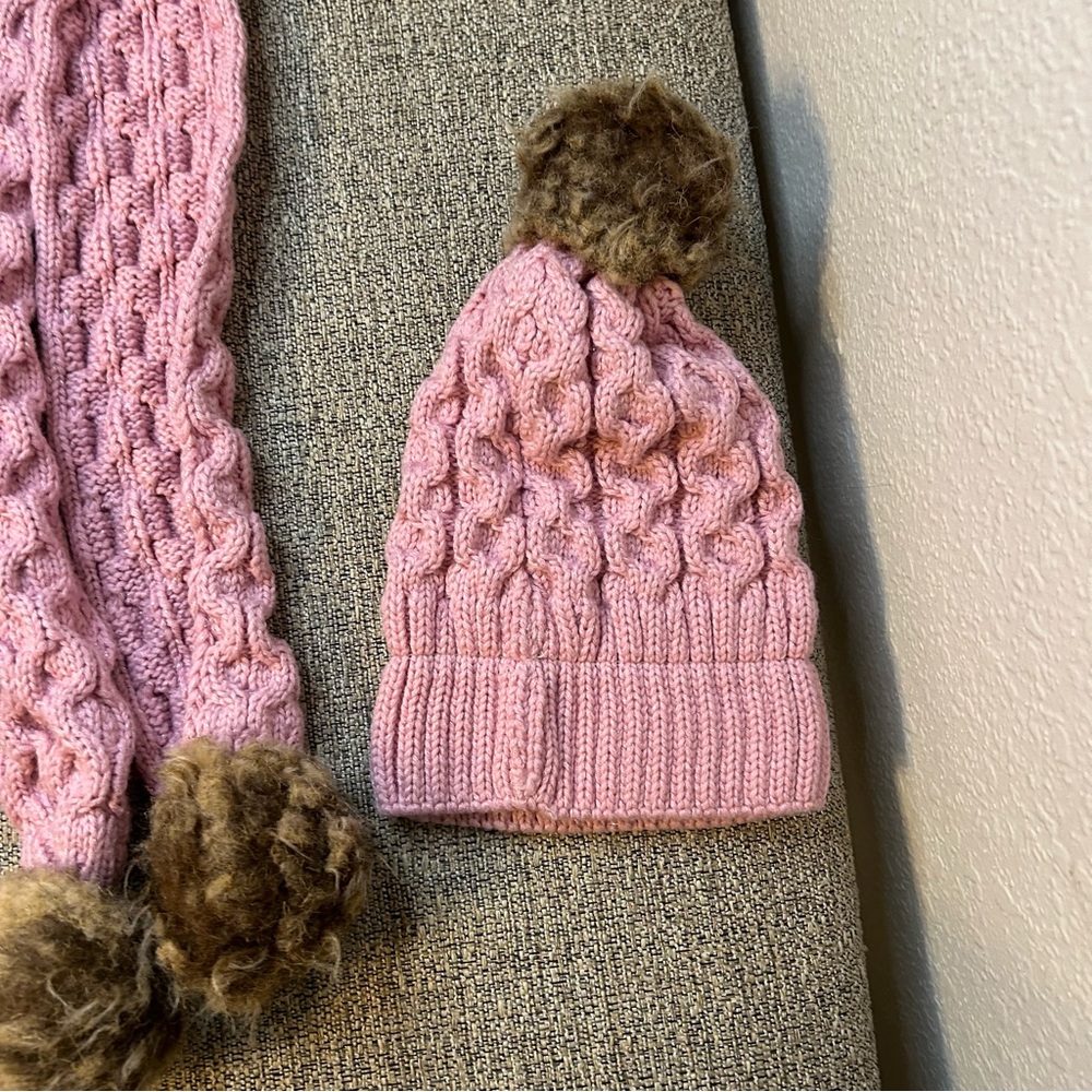 Girls beanie, and scarf